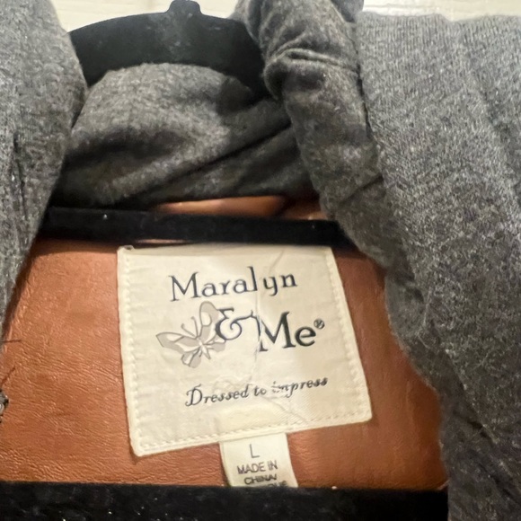 Beautiful camel color jacket - Picture 3 of 5